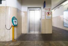 Bahnhof Bahnhof Bozen: Aufzug zum Bahnsteig 3+4